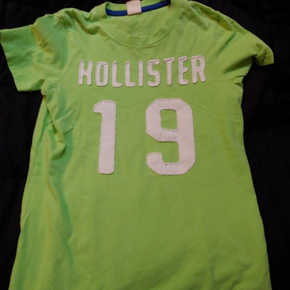 Men's small Hollister tee